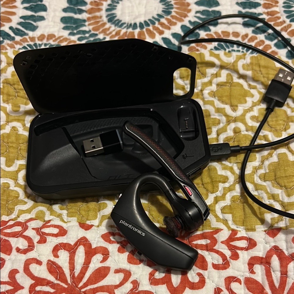 Plantronics Black Wireless Headset with Charging Case